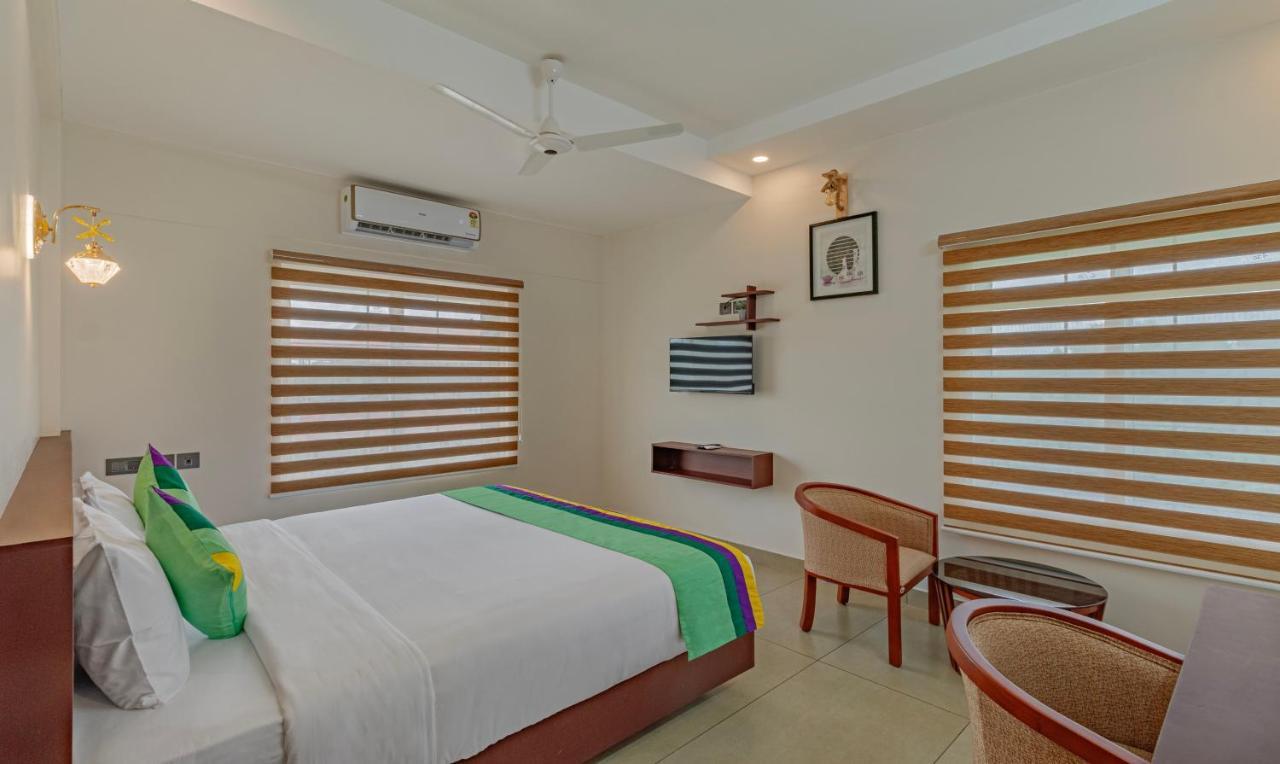 Treebo Amigos Residency Cochin Airport Hotel Kochi エクステリア 写真