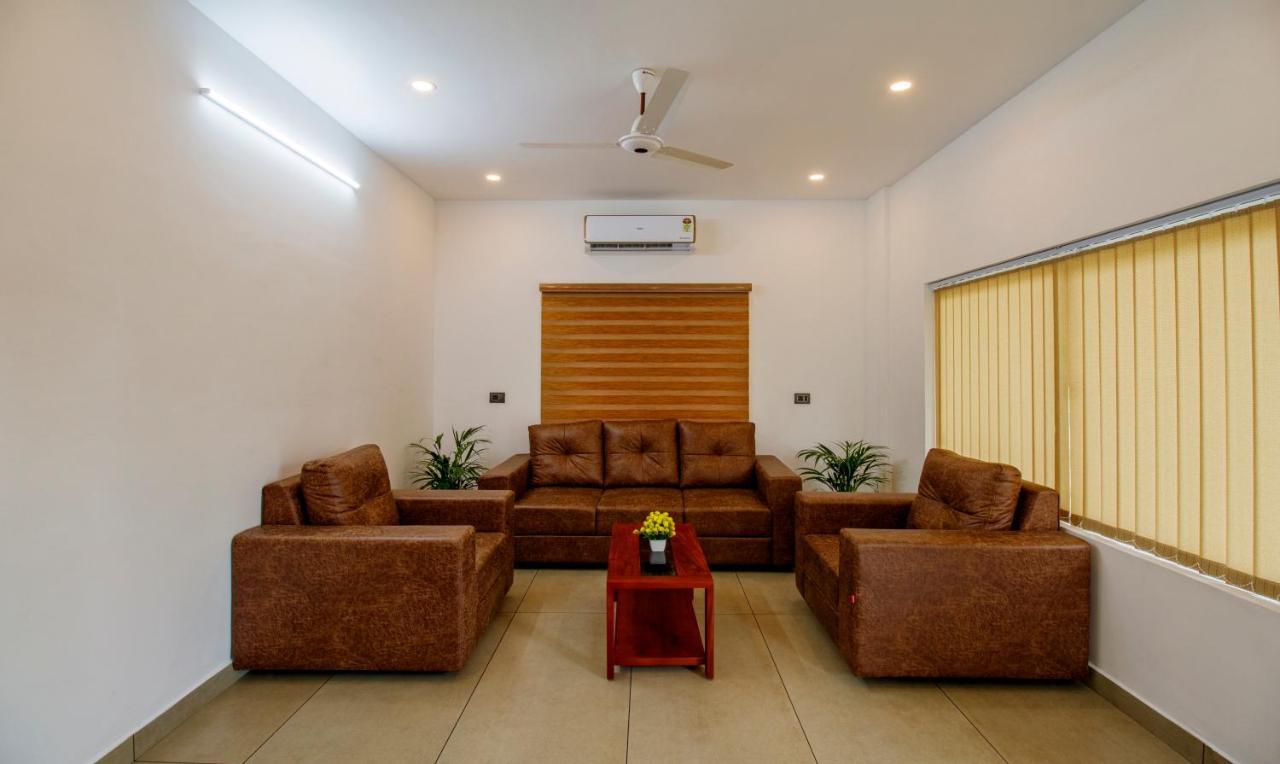 Treebo Amigos Residency Cochin Airport Hotel Kochi エクステリア 写真