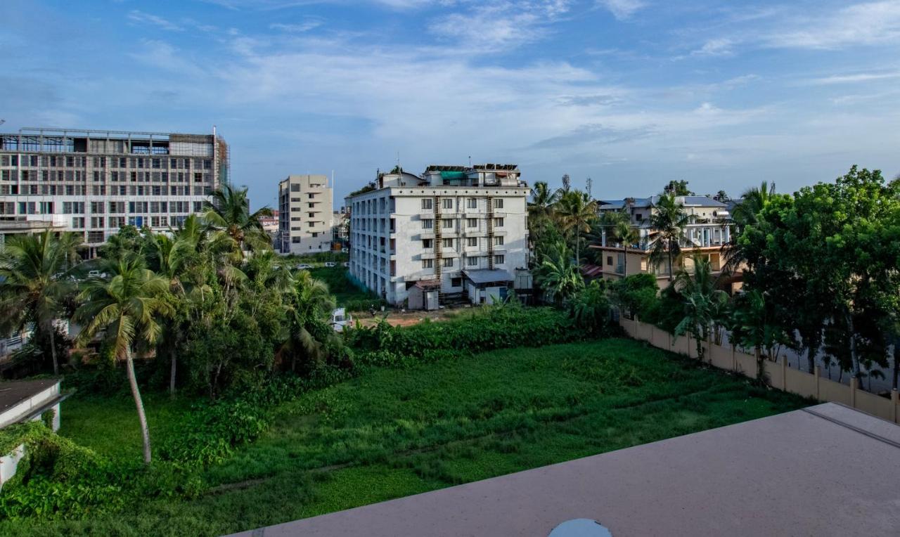 Treebo Amigos Residency Cochin Airport Hotel Kochi エクステリア 写真
