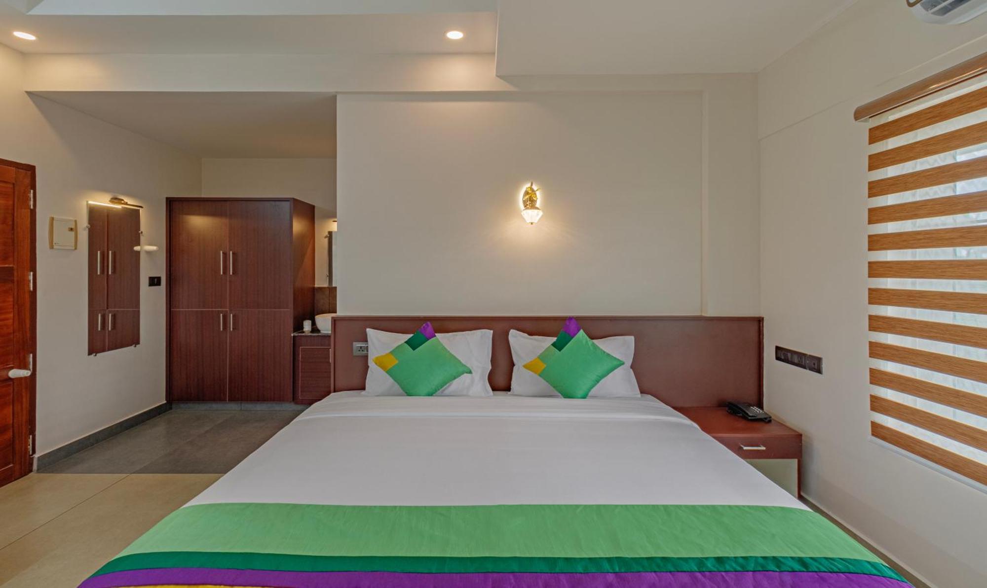 Treebo Amigos Residency Cochin Airport Hotel Kochi エクステリア 写真