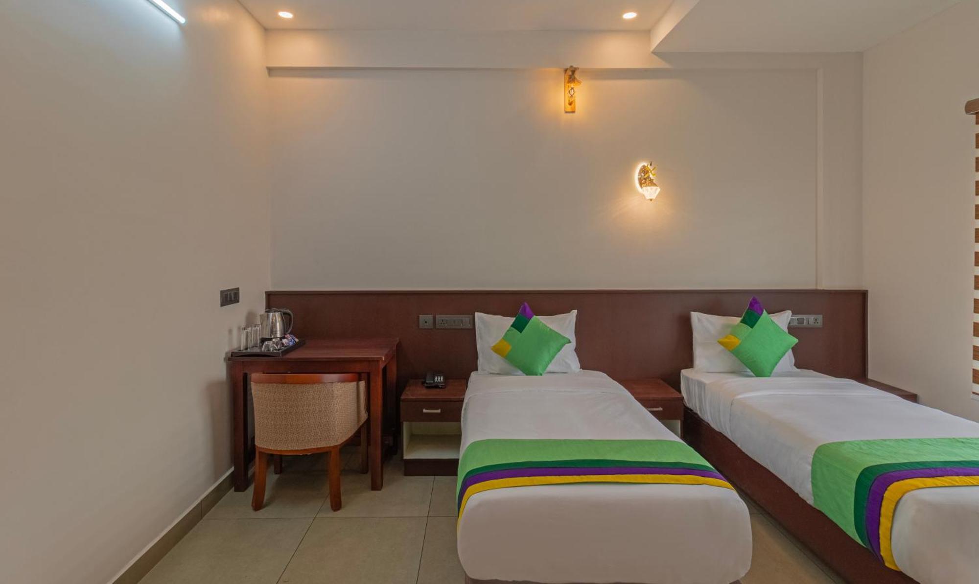 Treebo Amigos Residency Cochin Airport Hotel Kochi エクステリア 写真
