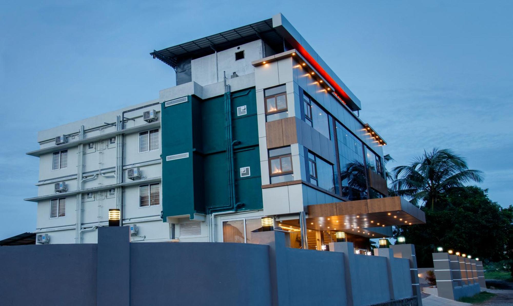 Treebo Amigos Residency Cochin Airport Hotel Kochi エクステリア 写真