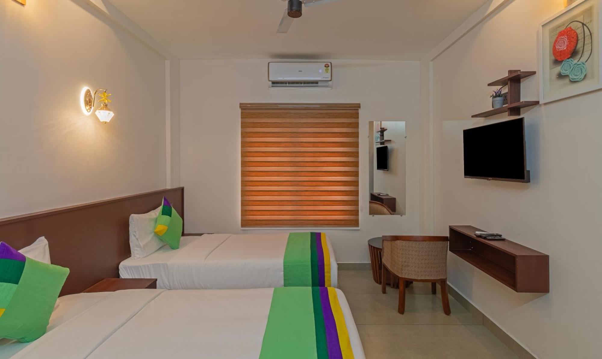 Treebo Amigos Residency Cochin Airport Hotel Kochi エクステリア 写真