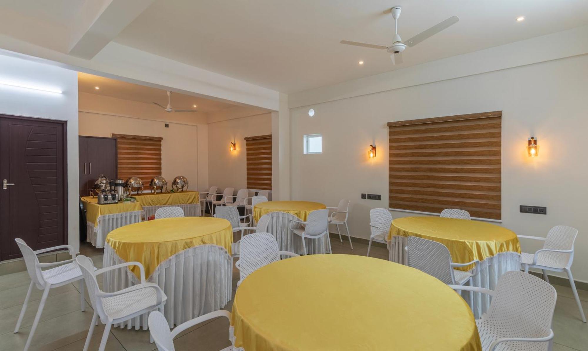 Treebo Amigos Residency Cochin Airport Hotel Kochi エクステリア 写真